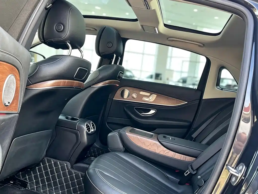Mercedes-Benz E-Class — миниатюра 6
