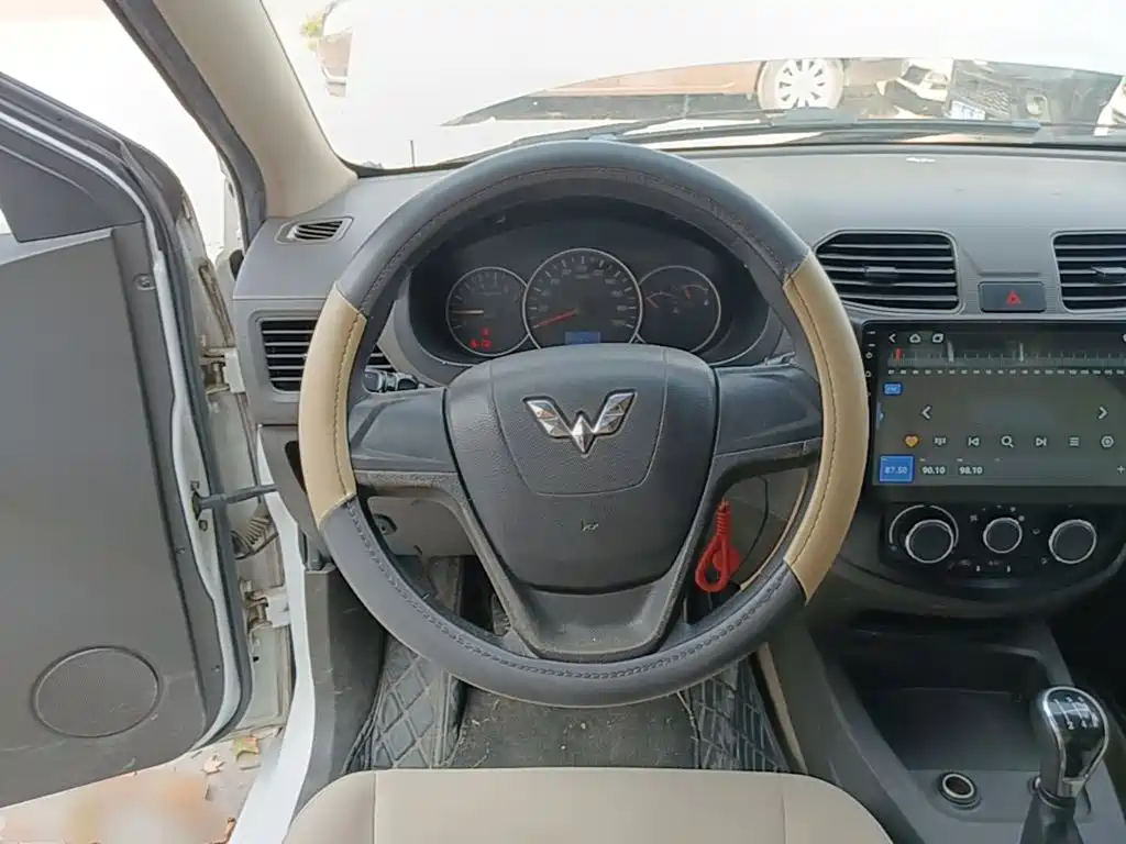 Wuling Hongguang — миниатюра 11