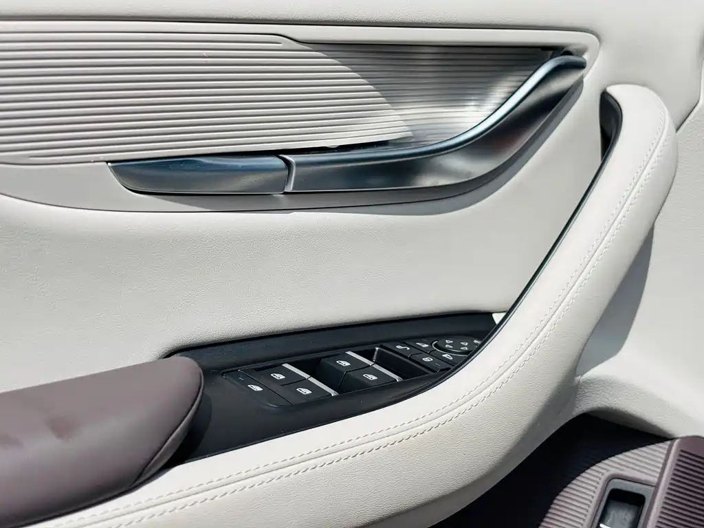 BYD PLUS New Energy — миниатюра 7
