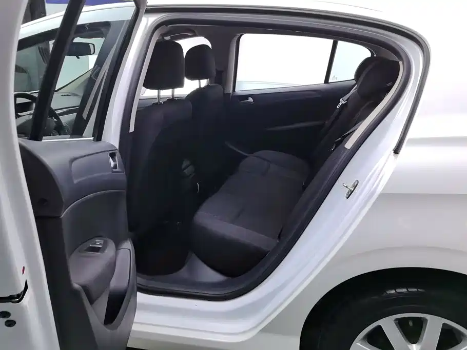Peugeot 308 — миниатюра 11