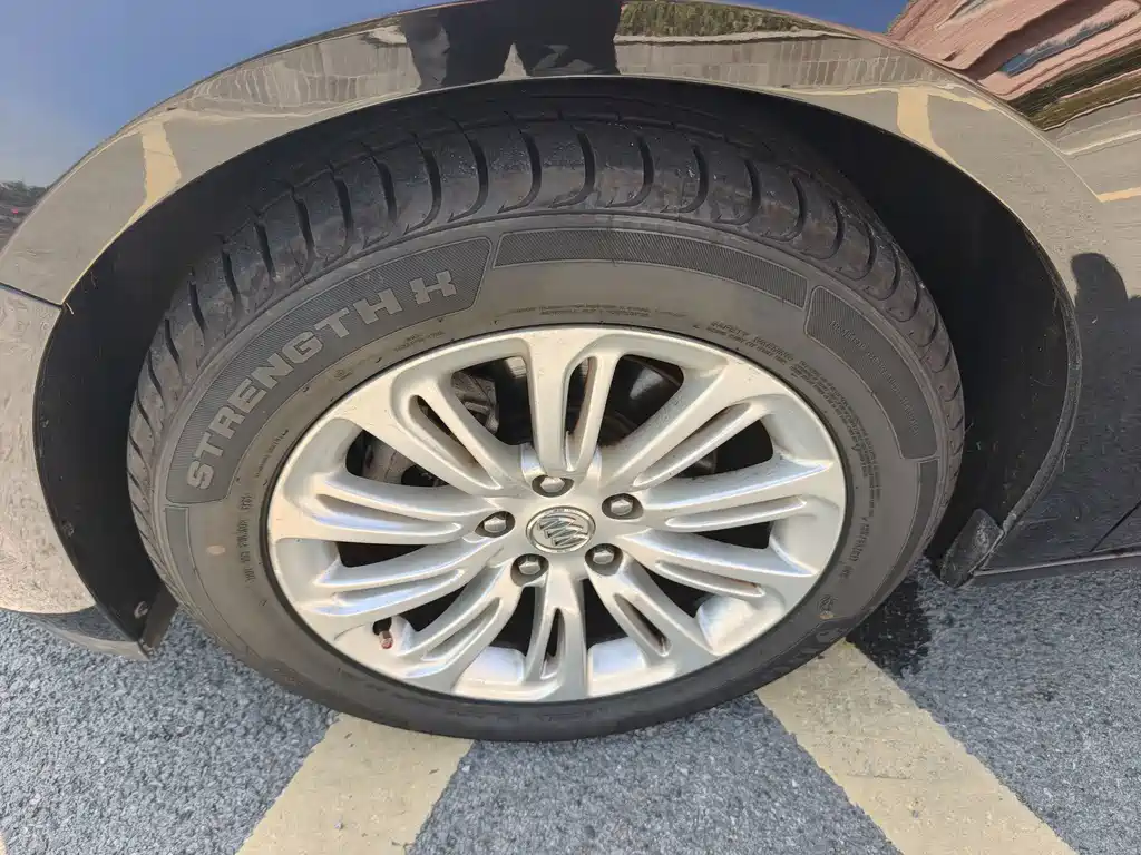 Buick LaCrosse — миниатюра 12