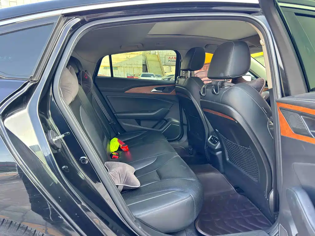 Hongqi Hongqi H5 — миниатюра 10