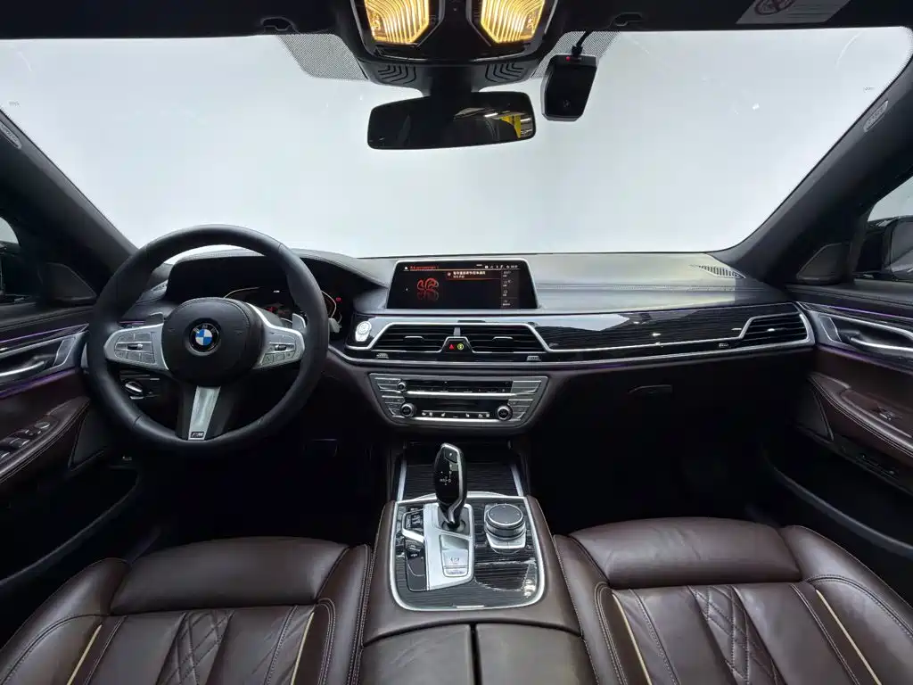 BMW 7 Series — миниатюра 10