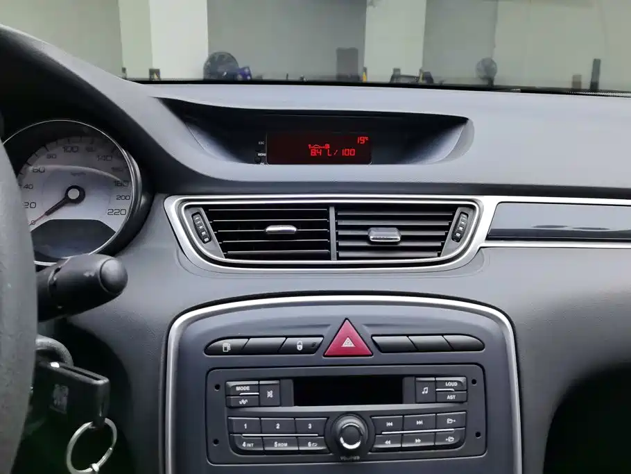 Peugeot 308 — миниатюра 13