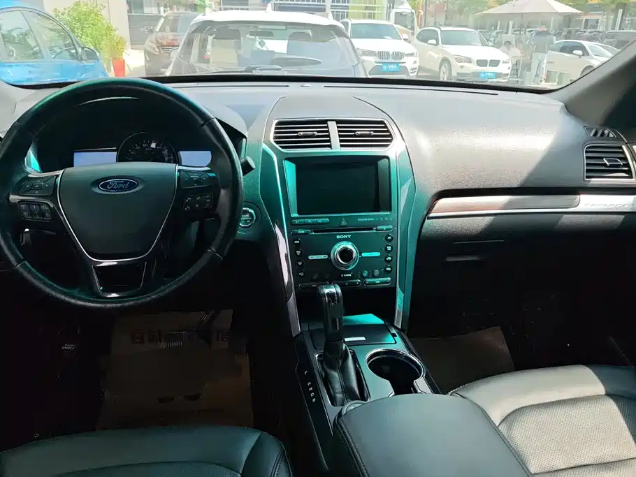 Ford Explorer (Import) — миниатюра 12