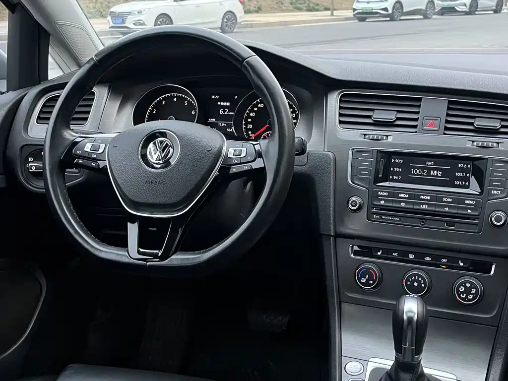 Volkswagen Golf — миниатюра 9