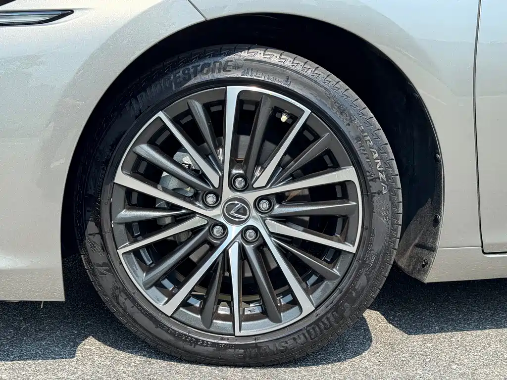 Lexus ES — миниатюра 17