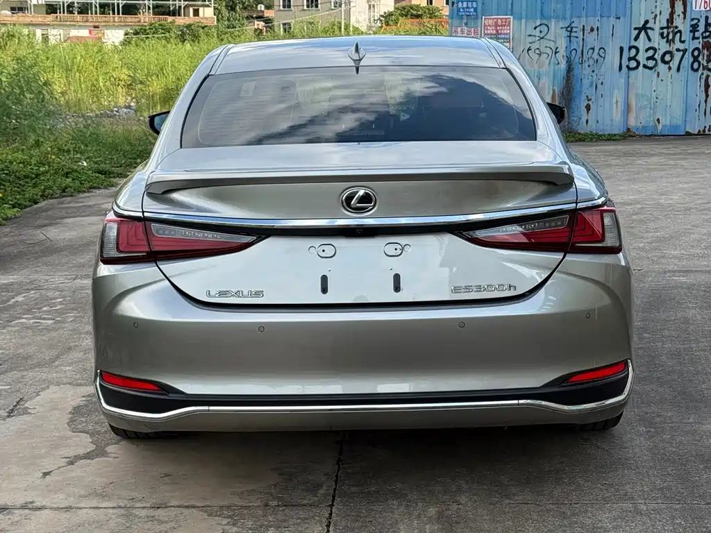 Lexus ES — миниатюра 13