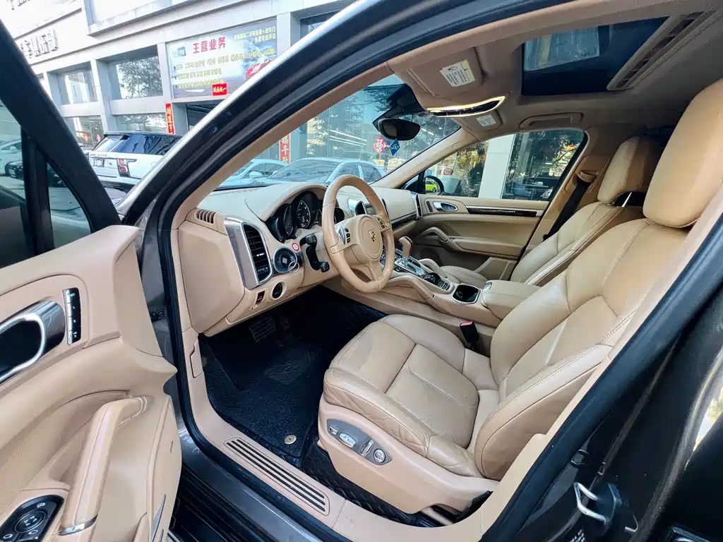 Porsche Cayenne — миниатюра 12