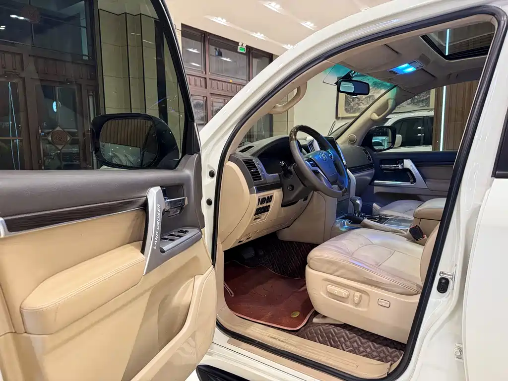 Toyota Land Cruiser 2012 4.6L AT VX-R