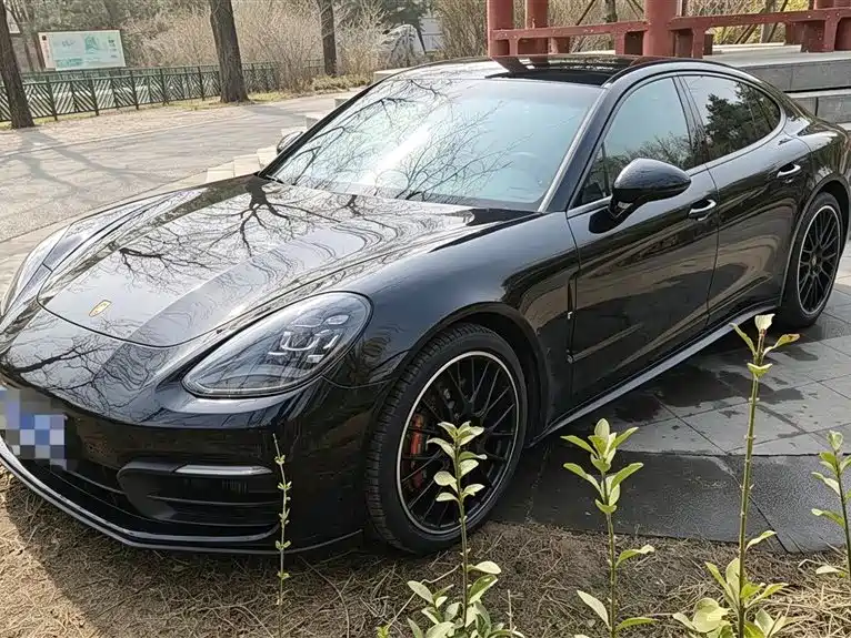 Porsche Panamera 2021