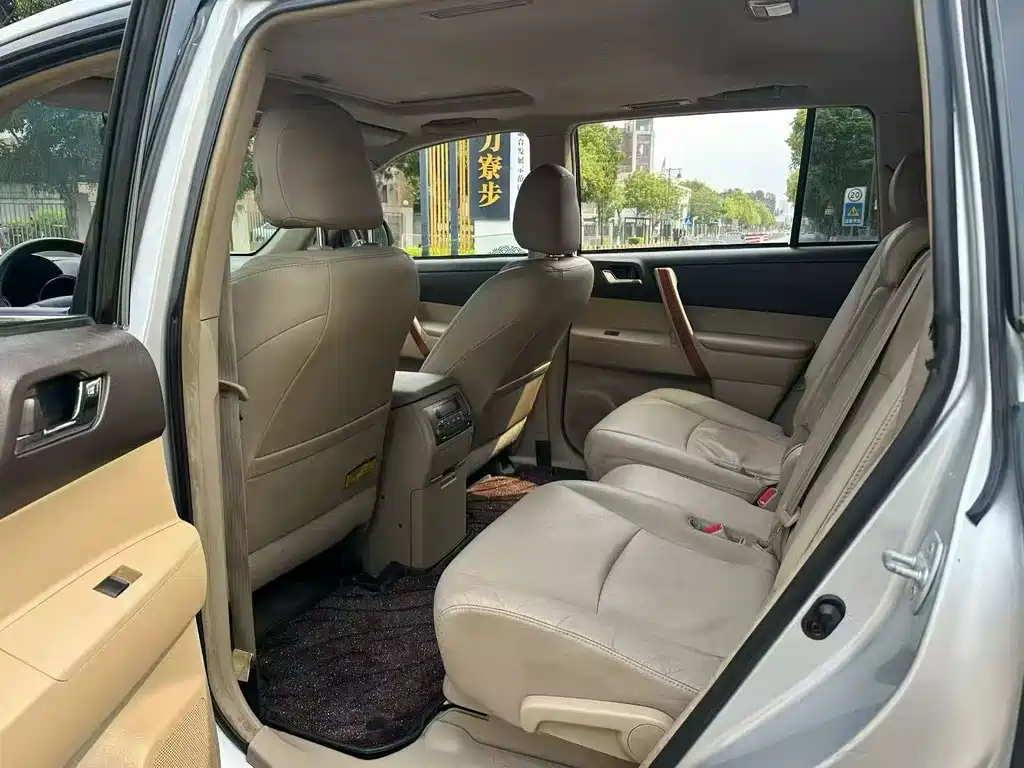 Toyota Highlander (Import) — миниатюра 6