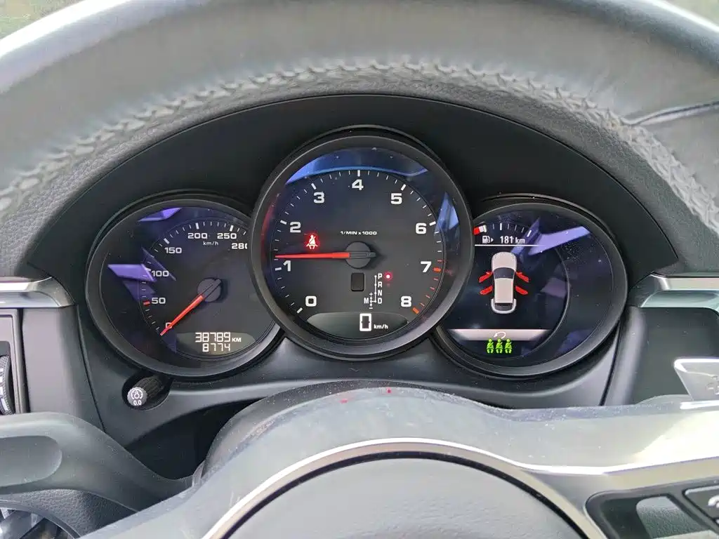 Porsche Macan — миниатюра 7