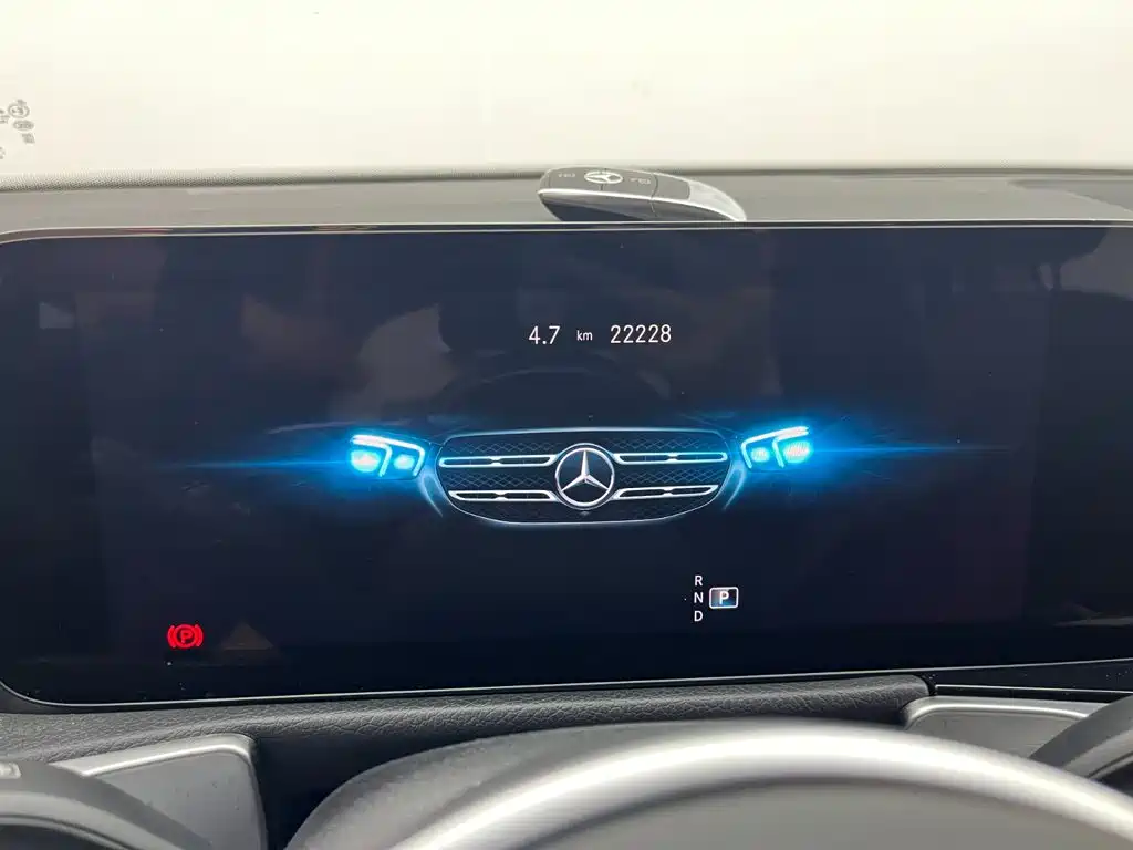 Mercedes-Benz GLB — миниатюра 9