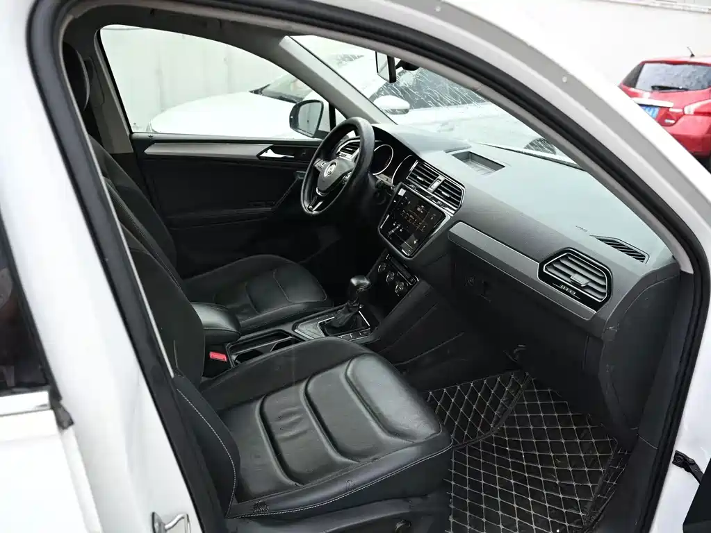 Volkswagen Tiguan L — миниатюра 9