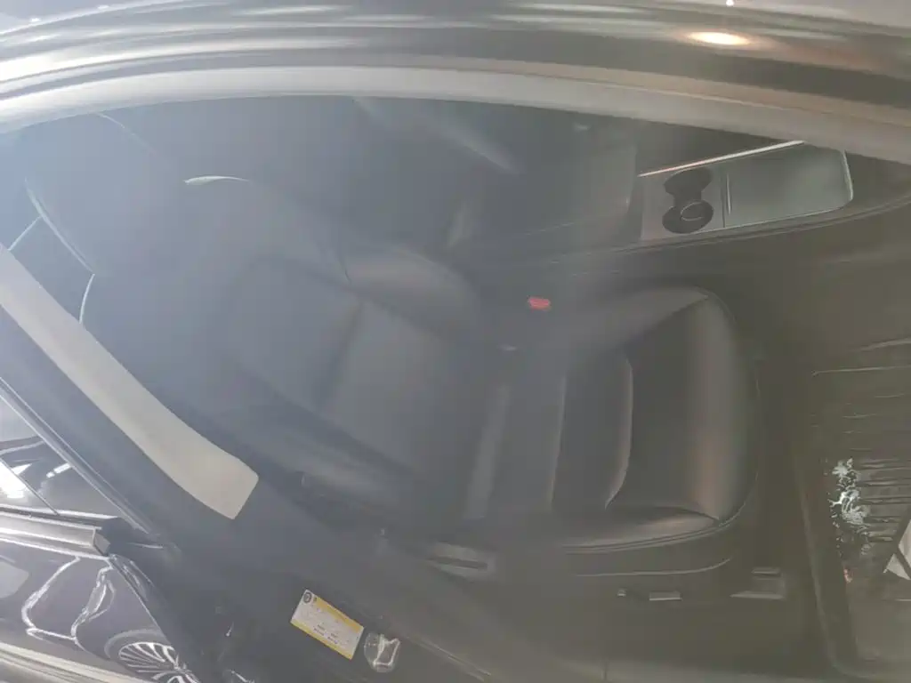 Tesla Model Y — миниатюра 25