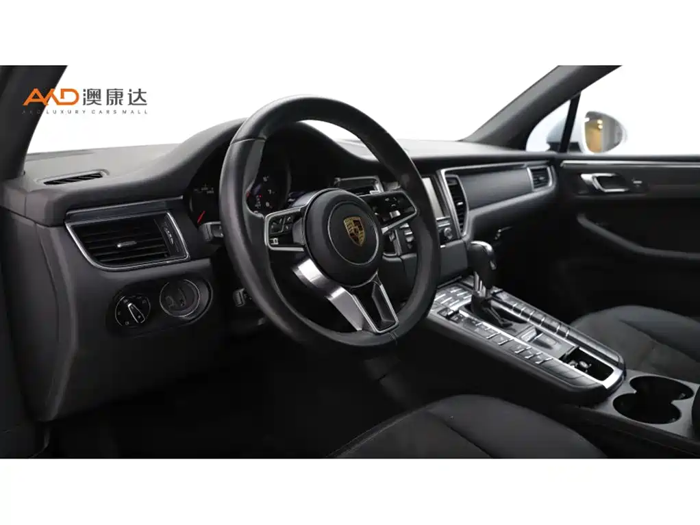 Porsche Macan — миниатюра 6
