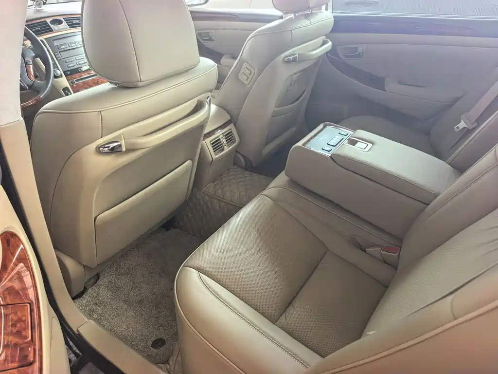 Toyota Crown — миниатюра 4