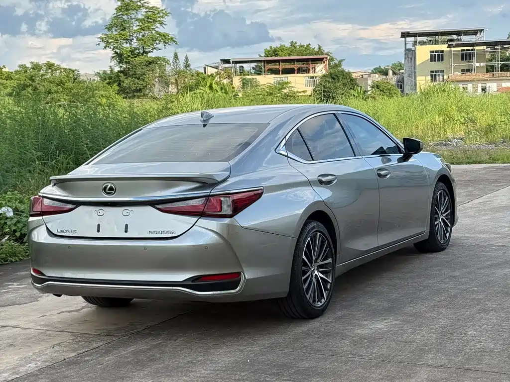 Lexus ES — миниатюра 14