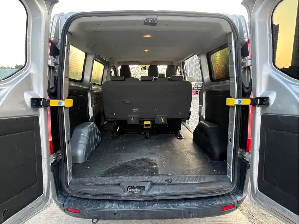 Ford Transit — миниатюра 12