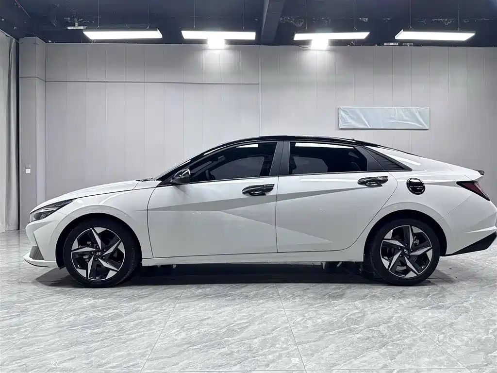 Hyundai Elantra 2022 240TGDi DCT LUX Luxury