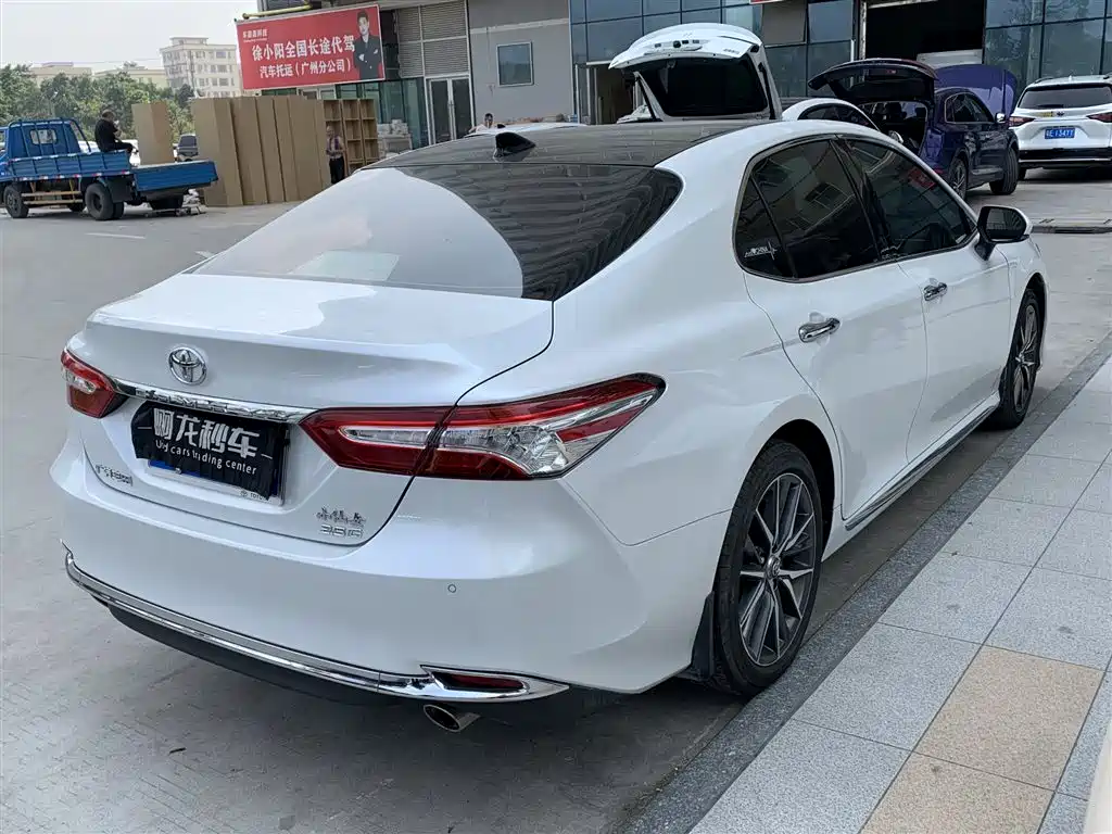 Toyota Camry — миниатюра 8