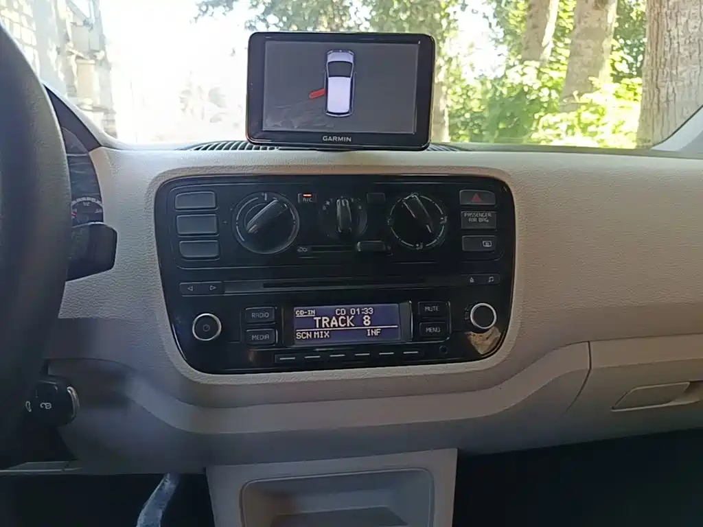 Volkswagen up! — миниатюра 13