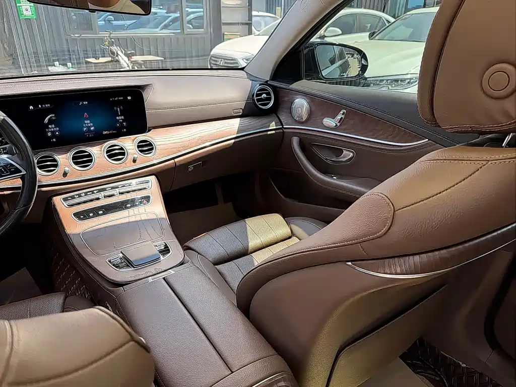 Mercedes-Benz E-Class — миниатюра 17