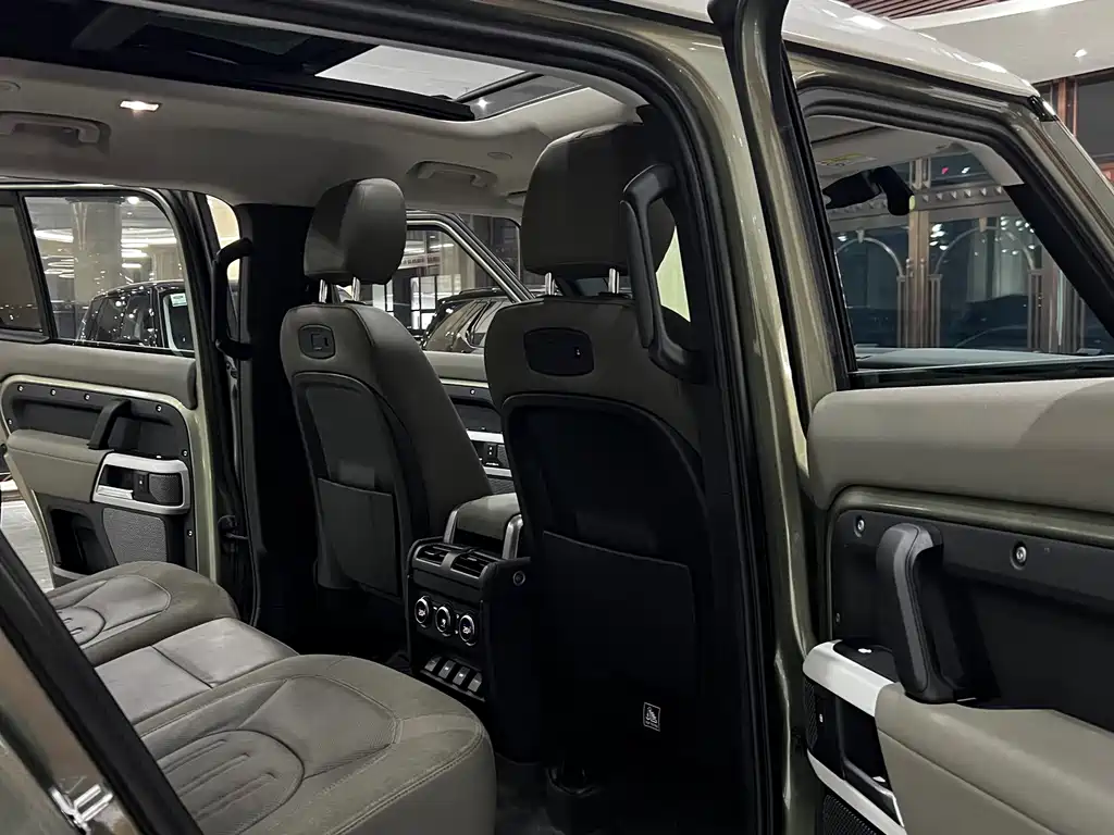 Land Rover Defender — миниатюра 16