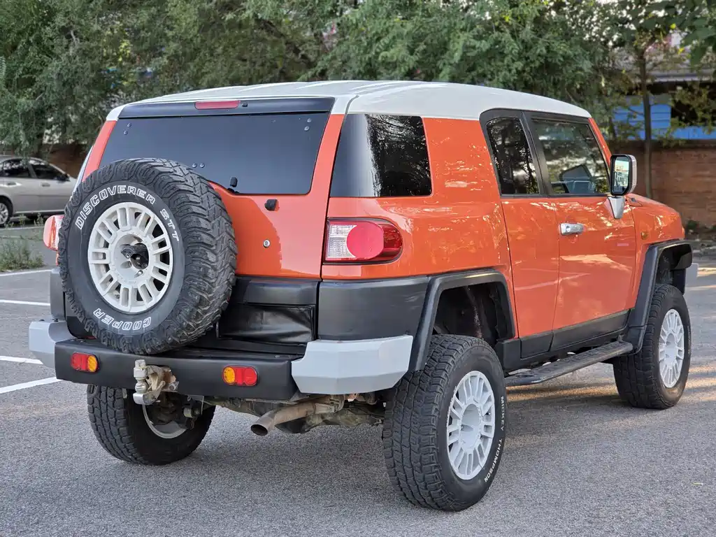 Toyota FJ Cruiser — миниатюра 6