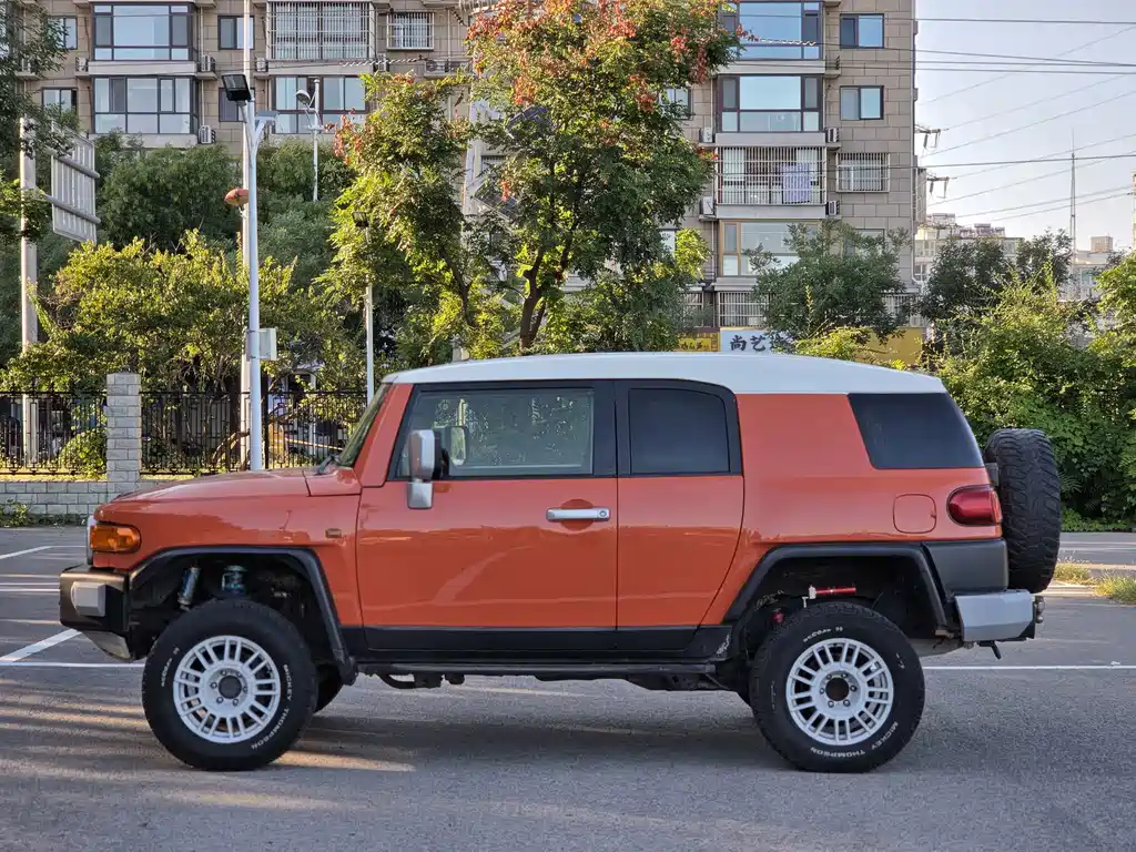 Toyota FJ Cruiser — миниатюра 7