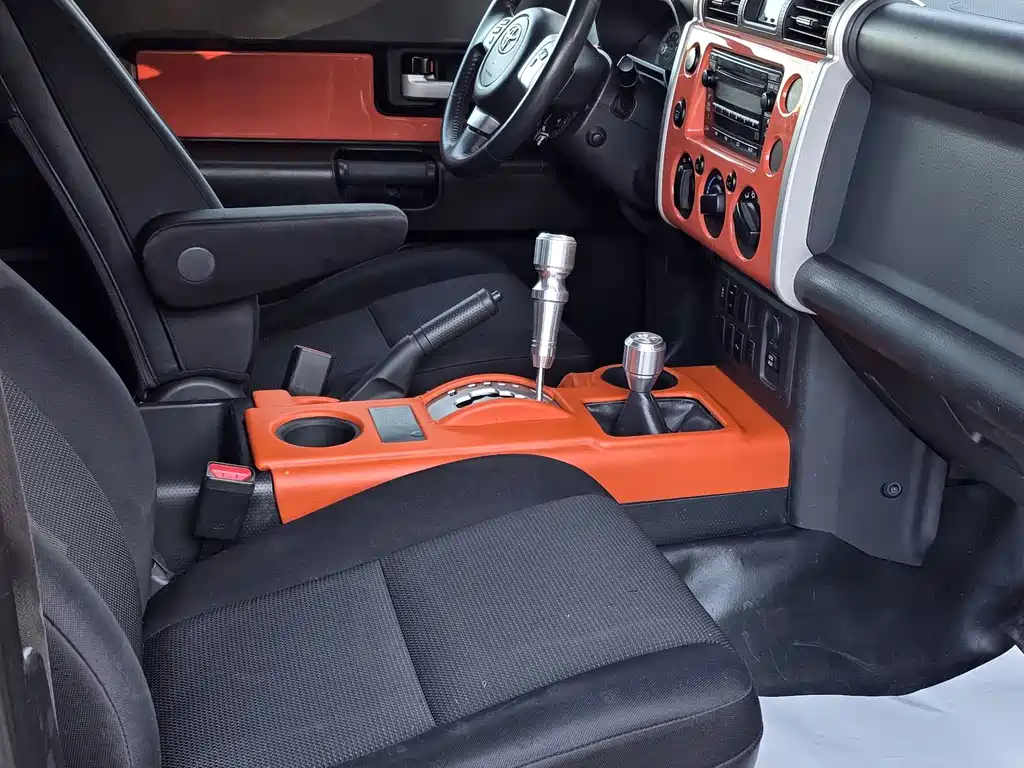 Toyota FJ Cruiser — миниатюра 12