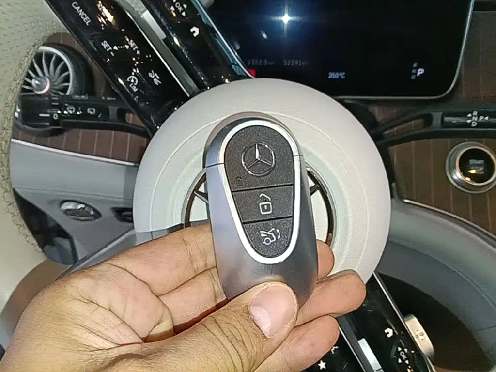 Mercedes-Benz EQE SUV — миниатюра 9