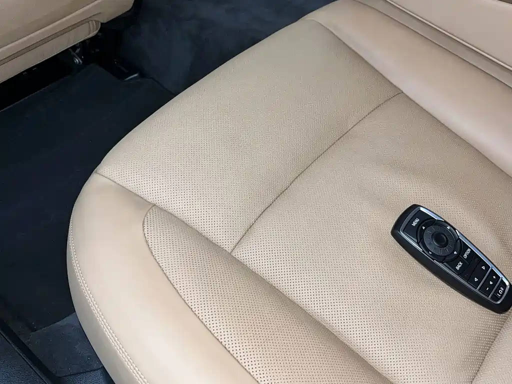 BMW 7 Series — миниатюра 14
