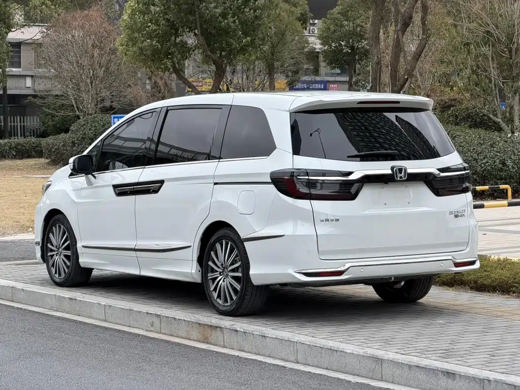 Honda Elysion — миниатюра 8