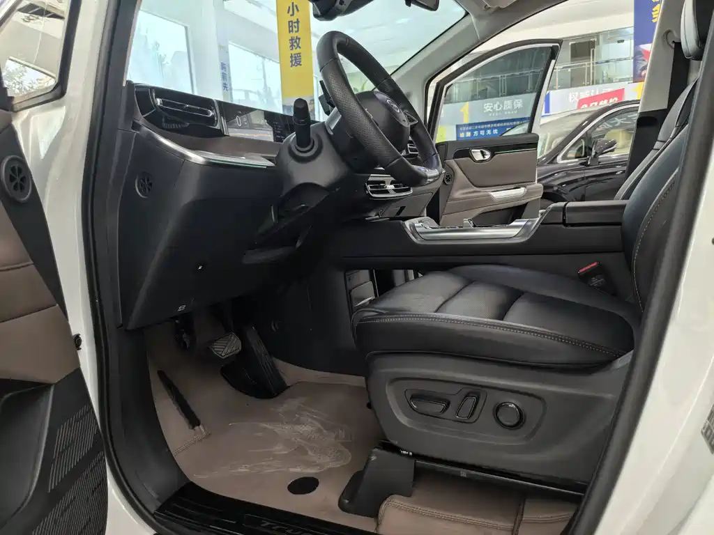 GAC Motor Trumpchi E8 PHEV — миниатюра 9