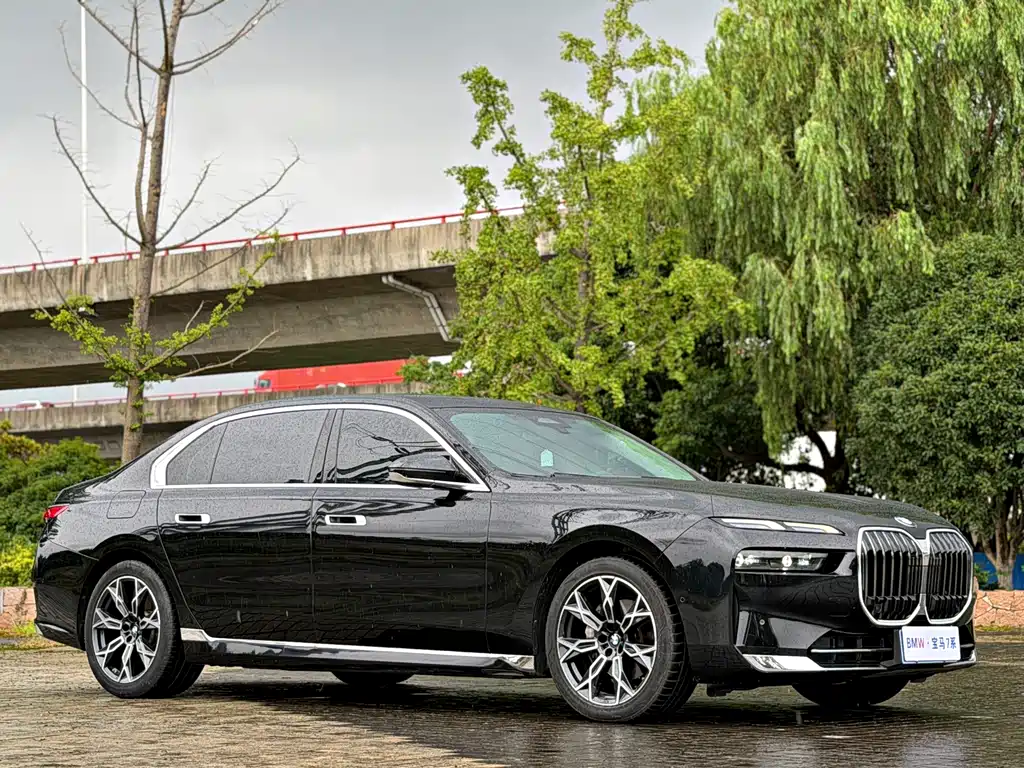 BMW 7 Series — миниатюра 3