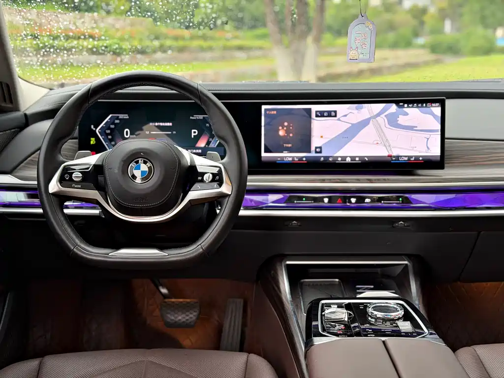 BMW 7 Series — миниатюра 10