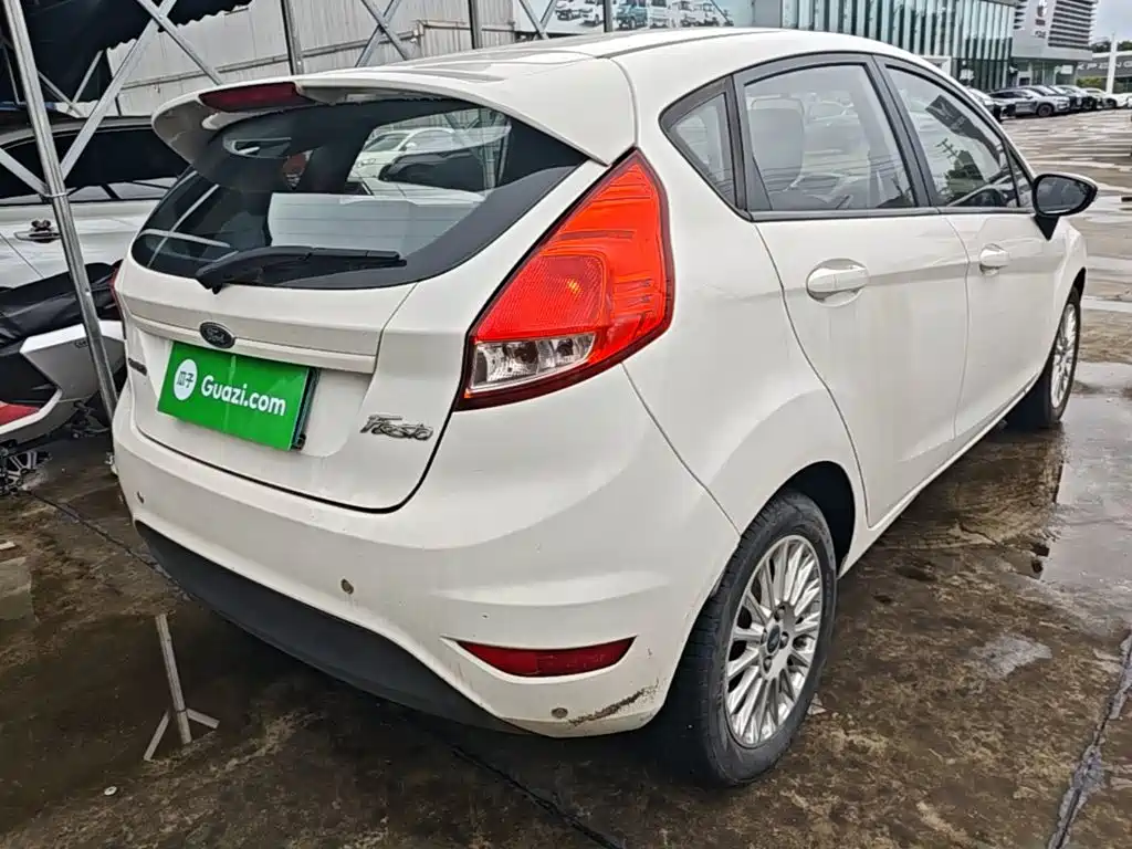 Ford Fiesta 2013 1.5L MT
