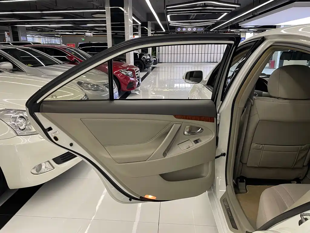 Toyota Camry — миниатюра 40