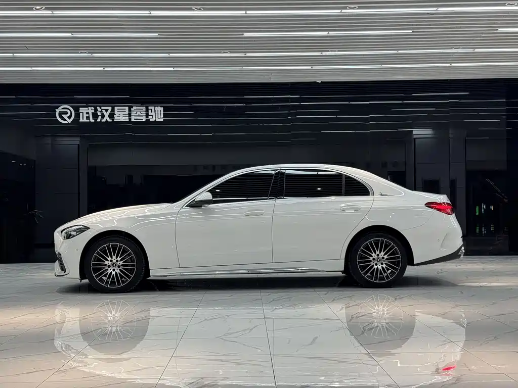 Mercedes-Benz C-Class — миниатюра 2