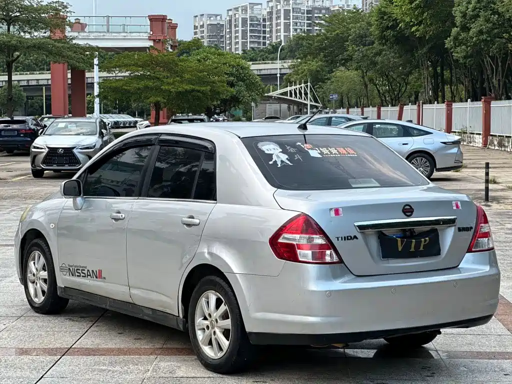 Nissan Tiida — миниатюра 4