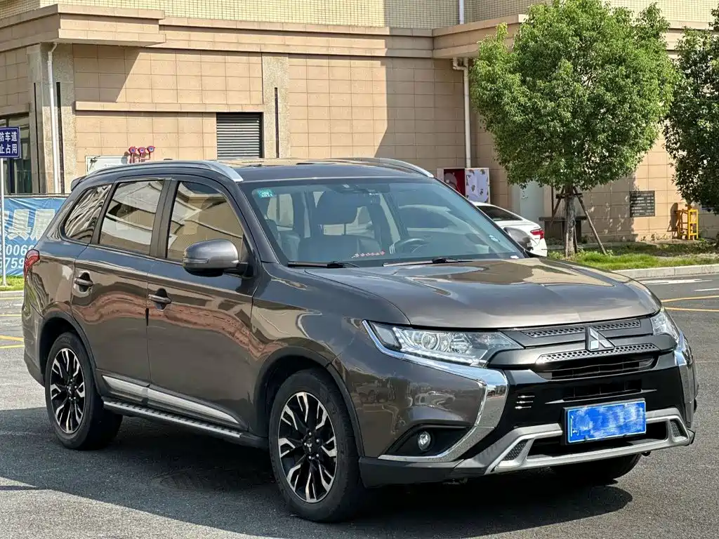 Mitsubishi Outlander — миниатюра 2