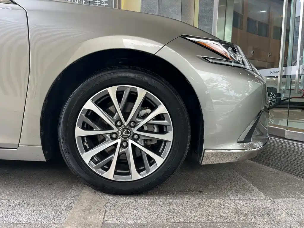 Lexus ES — миниатюра 7
