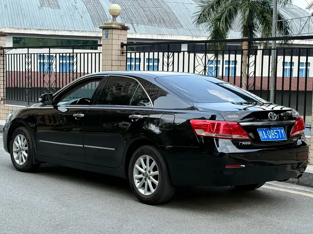 Toyota Camry — миниатюра 3