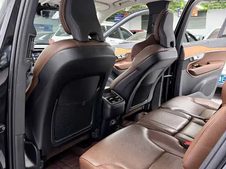 Volvo XC90 — миниатюра 9