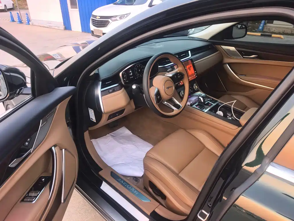 Jaguar XFL — миниатюра 3