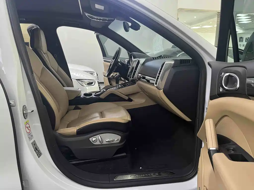 Porsche Cayenne Hybrid — миниатюра 10