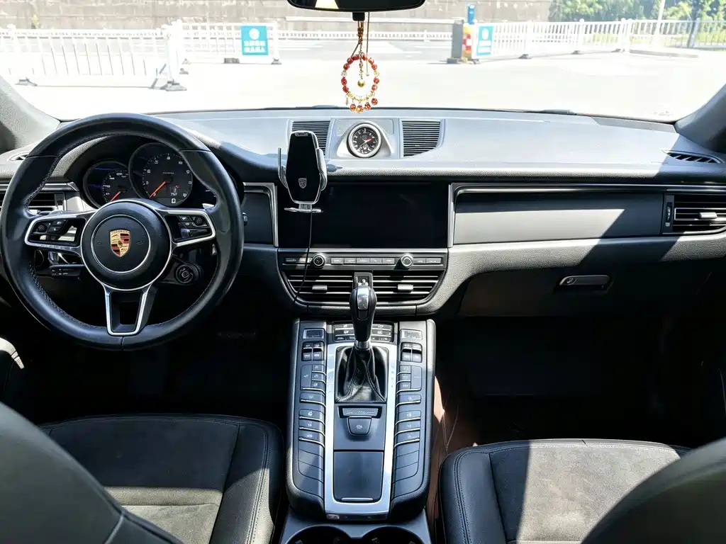 Porsche Macan — миниатюра 5