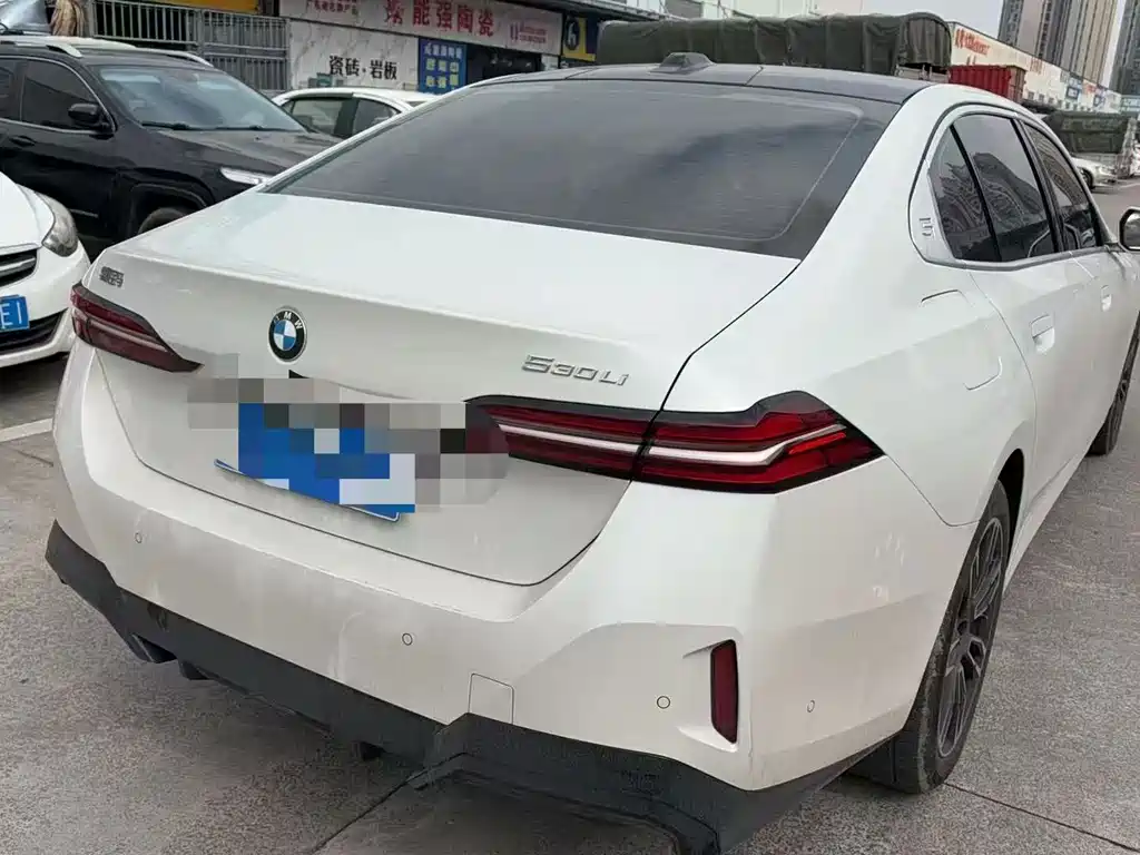 BMW 5 Series — миниатюра 2